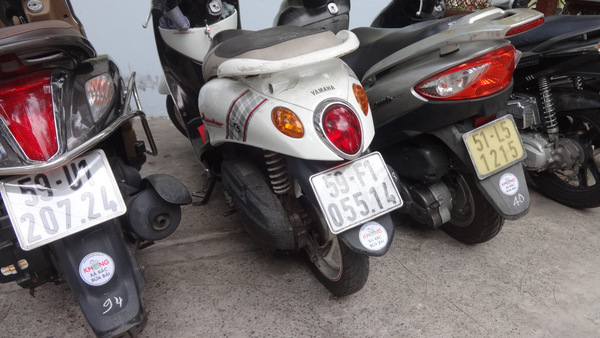 10.000[-]sticker[-]“Không[-]xả[-]rác[-]bừa[-]bãi”[-]đã[-]đến[-]với[-]cộng[-]đồng